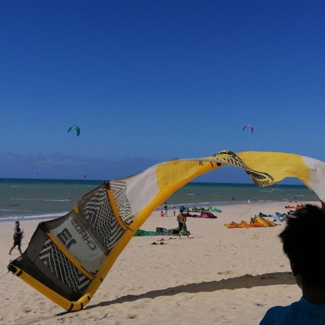 ホテル Casa Meus Amigos Kitesurf In The Center Of クムブコ エクステリア 写真